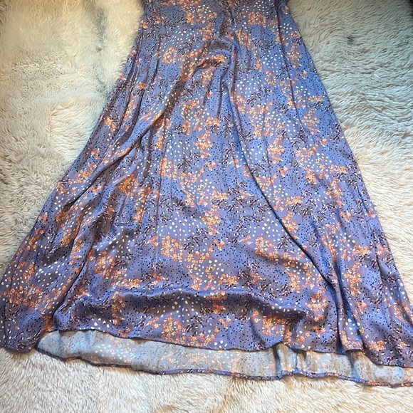 Juniors' Rewind V-Neck Strappy
Back Midi Dress - Picture 8 of 8